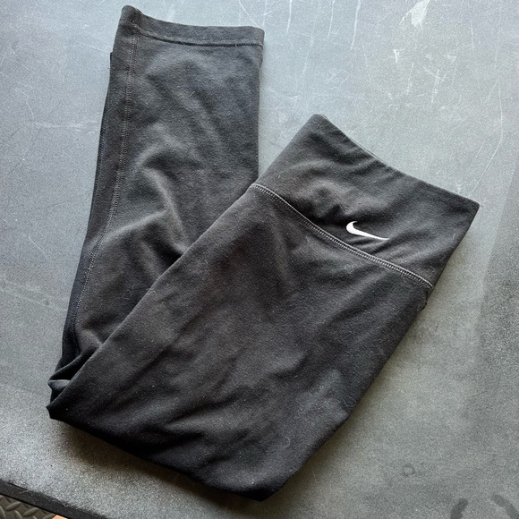 Nike Legend Slim Dri-Fit Cotton Capri Pants Legging Yoga - Picture 2 of 4